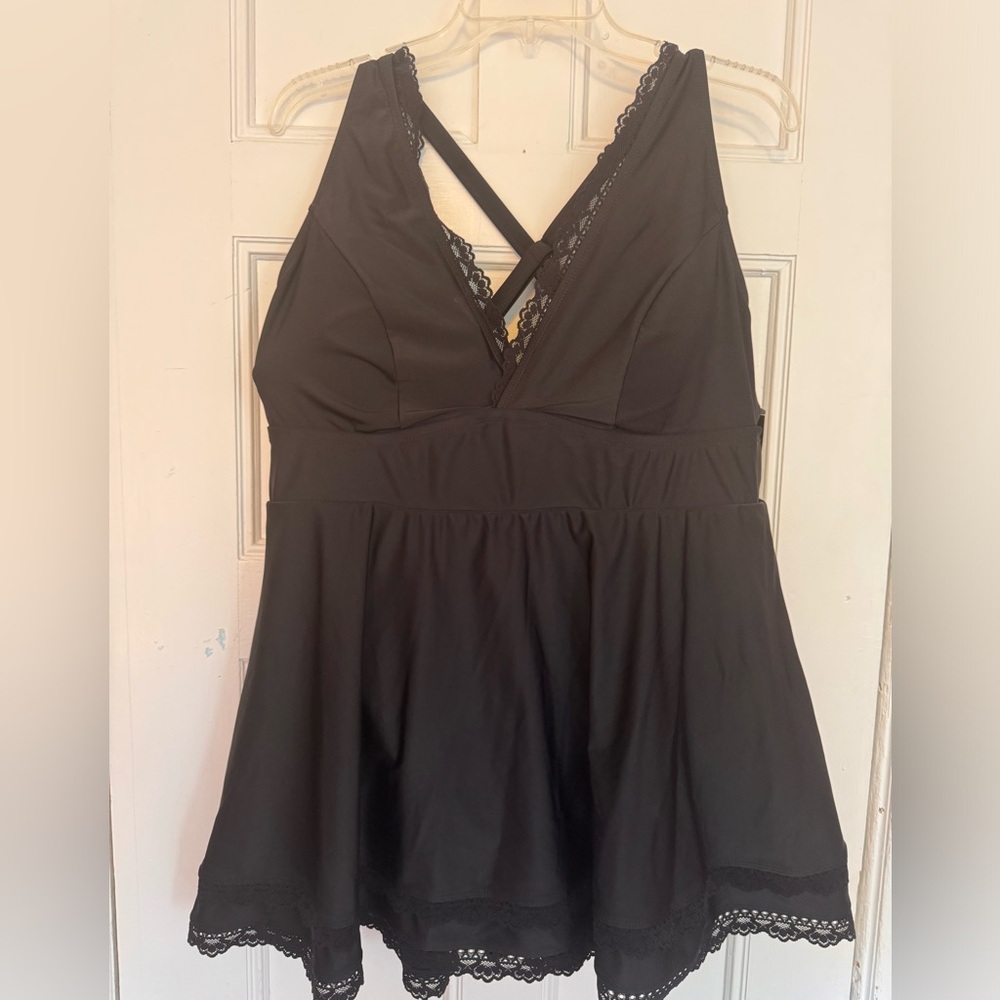 Wireless Mid Lace Trimmed Swim Dress size 2, new with tags